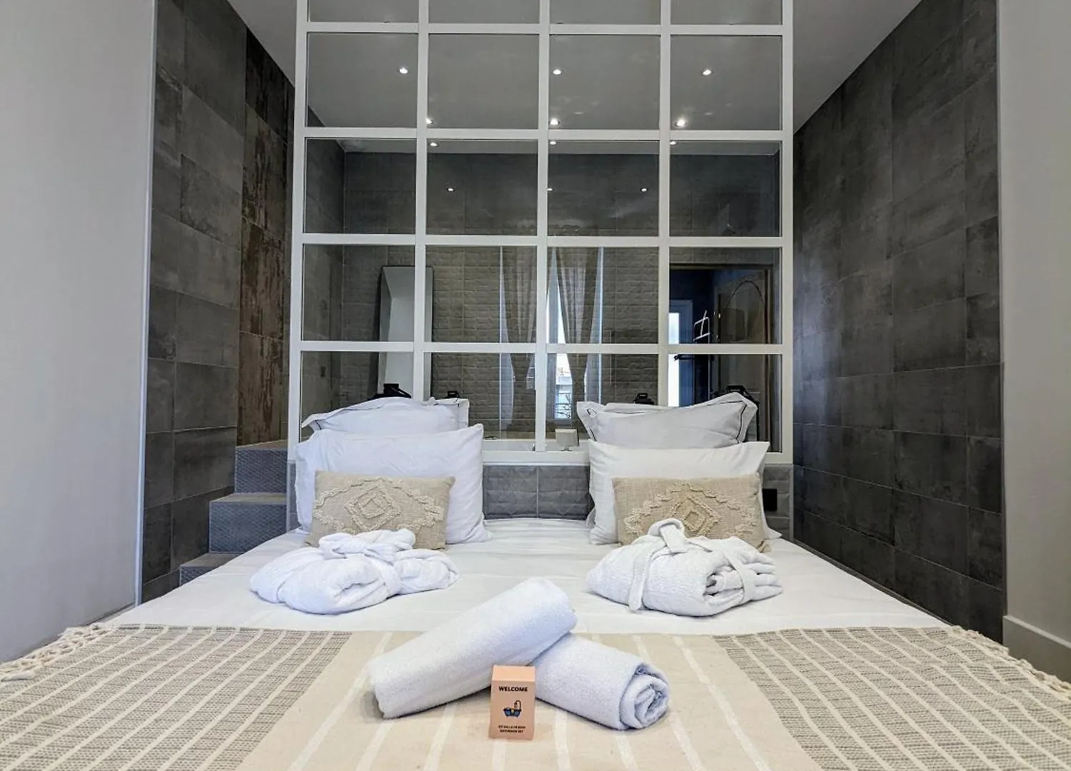 My'Deting - Jacuzzi Apartment Roanne 0*,  France
