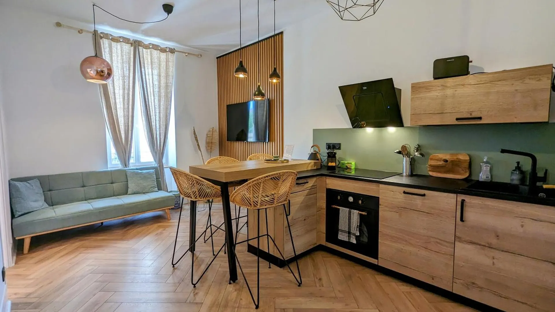 My'Deting - Jacuzzi Apartment Roanne 0*,  France